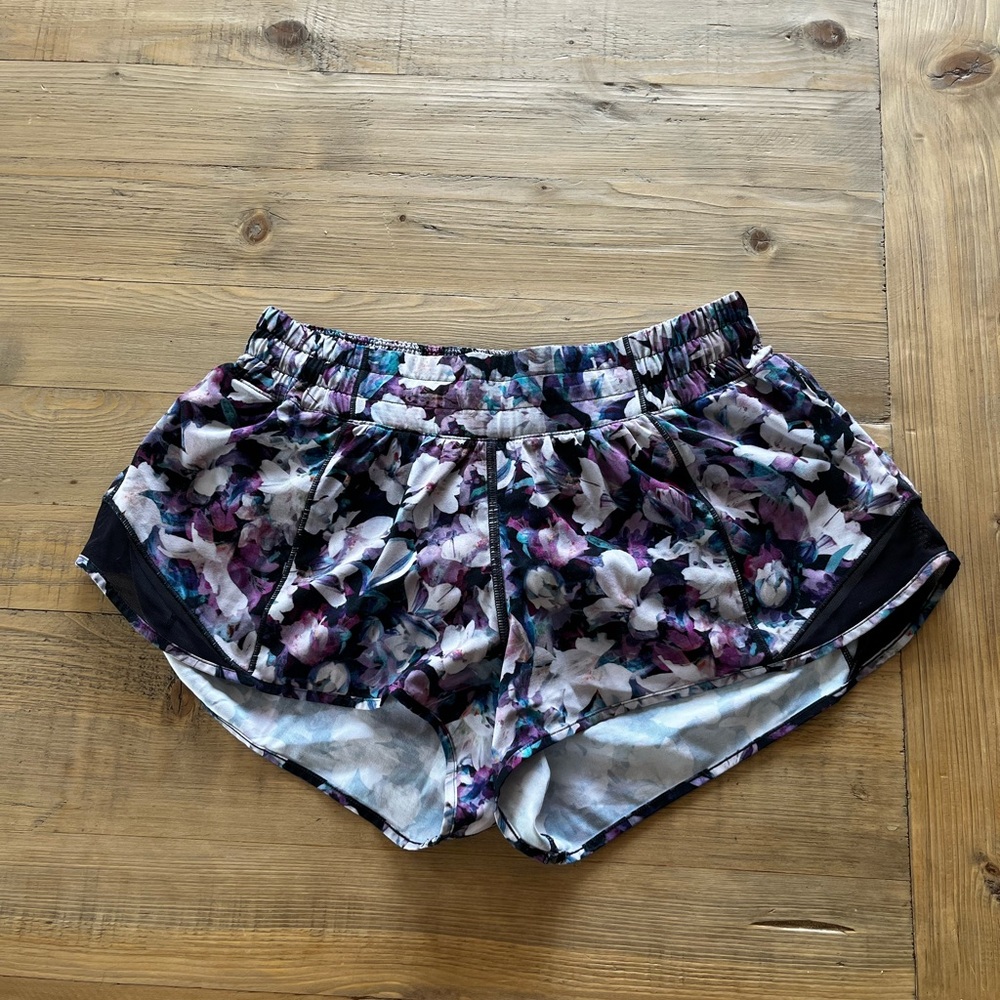 Lululemon Hotty Hot Short 6